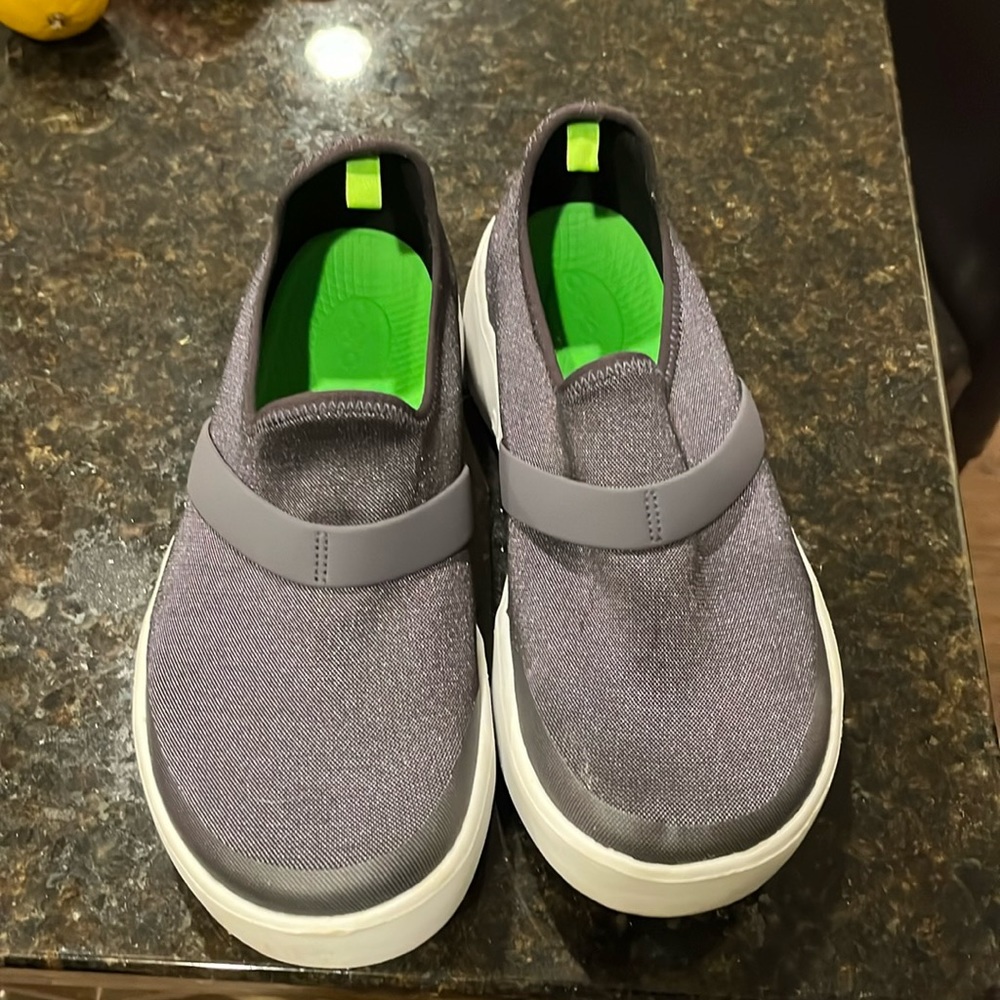 Oofos OOmg low shoe